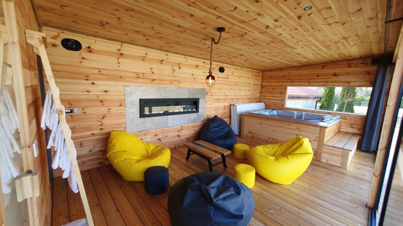 West Guest House Klaudyn Exterior photo